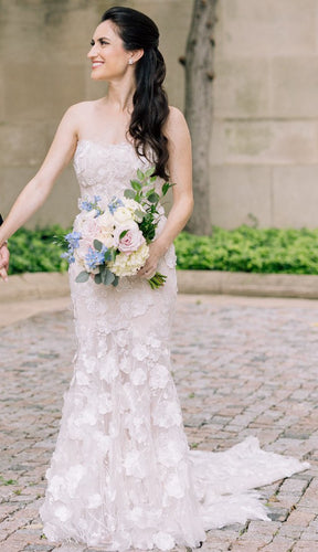 C2023-SF35a - Vestido de novia bordado con motivo floral en 3D sin tirantes