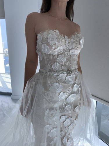 C2023-FS3617 - robe de mariée ajustée sans bretelles avec surjupe amovible