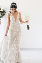 C2024-SV621 - Vestido de novia sin mangas con cintura imperio y escote en V profundo