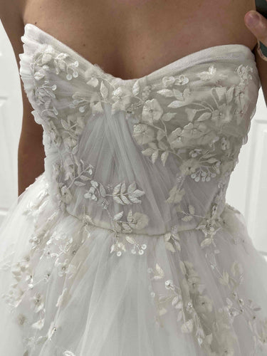 C2024-SH55 - robe de mariée bustier décolleté en cœur avec traîne en tulle chapelle