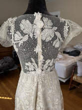 C2024-VE48 - Vestido de novia vintage con manga japonesa, bordado de pedrería y adornos de encaje