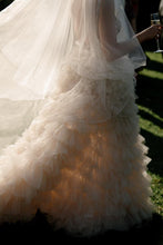C2024-ER55 - Vestido de novia sin mangas con talle imperio, corpiño de pedrería y tirantes finos