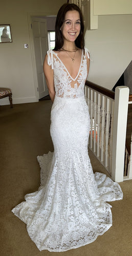 C2024-ID66 - sleeveless deep v-neck bustline wedding dress