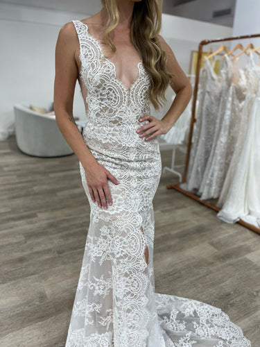 C2024-ML - sexy deep v-neck scalloped lace wedding gown