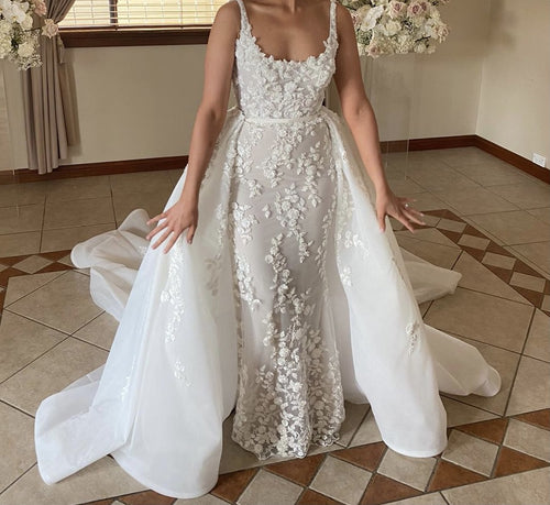 C2025-LDG024 - sleeveless scoop neck embroidered wedding gown