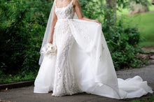 C2025-LDG024 - sleeveless scoop neck embroidered wedding gown