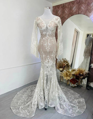 C2023-LS44T - Vestido de novia trompeta de manga larga con encaje bordado y pedrería