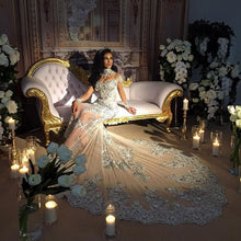 C2020 - BLS989 vestido de novia con escote ilusión y manga larga con cuentas de cristal swarovski