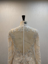 Style C2021-MHidalgo - Robe de mariée à manches longues et broderie de perles