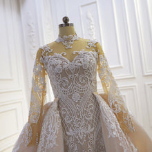 Estilo #T422: vestido de novia de manga larga con escote ilusión transparente y cola desmontable