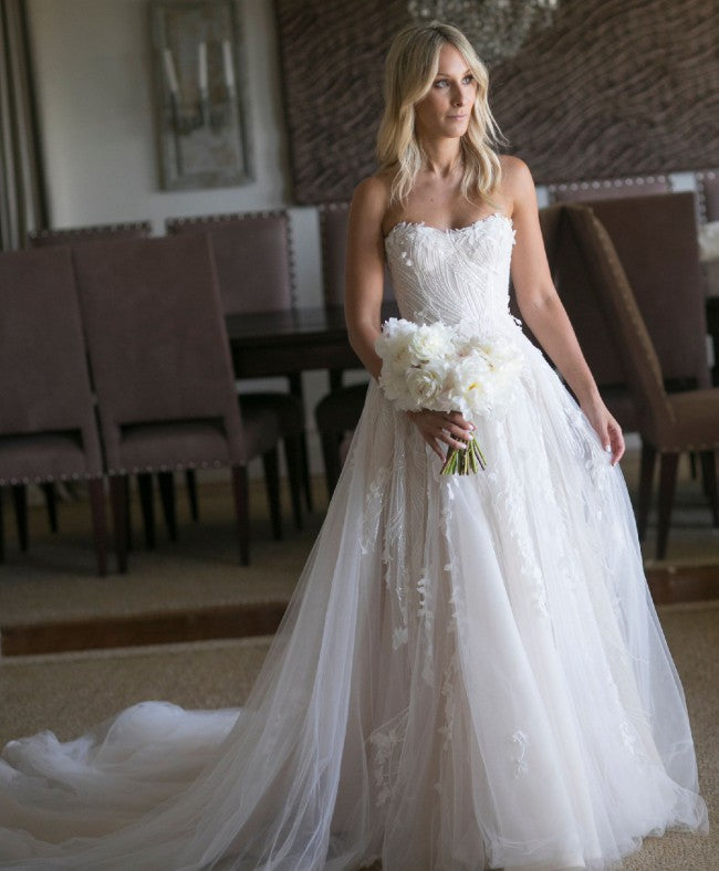 Style C2022-ALS24 - robe de mariée trapèze sans bretelles en dentelle