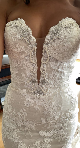 C2022-SLF29 - Vestido de novia de encaje con pedrería y escote corazón