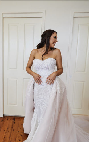 C2022-SD448 vestido de novia bordado sin tirantes con cola desmontable