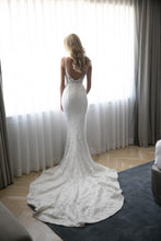 C2022-be882 backless v-neck embroidered wedding gown with straps