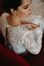 C2023-LSL225 long sleeve v-neck lace wedding dress