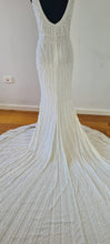 C2023-svb888 - sleeveless sexy v-neck bugle beaded wedding gown