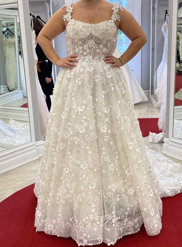 C2023-A661 Vestido de novia de talla grande con motivo floral y tirantes