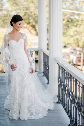 C2023-L410b - Vestido de novia transparente de encaje y manga larga con cola catedral