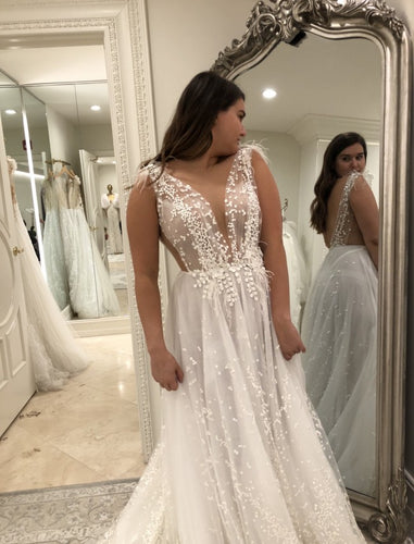 C2021SV92 - Vestido de novia sin mangas con escote en V profundo y espalda transparente ligeramente adornada 