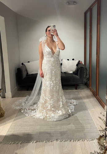 C2022-BL554 Vestido de novia de encaje sin espalda y escote en V profundo