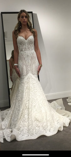 C2022-FF022 Vestido de novia con escote en forma de corazón y vuelo y bordado 