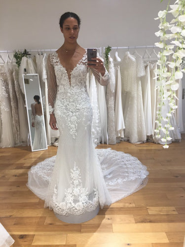 C2022-SLS 776 Robe de mariée en dentelle transparente à manches longues et col en V