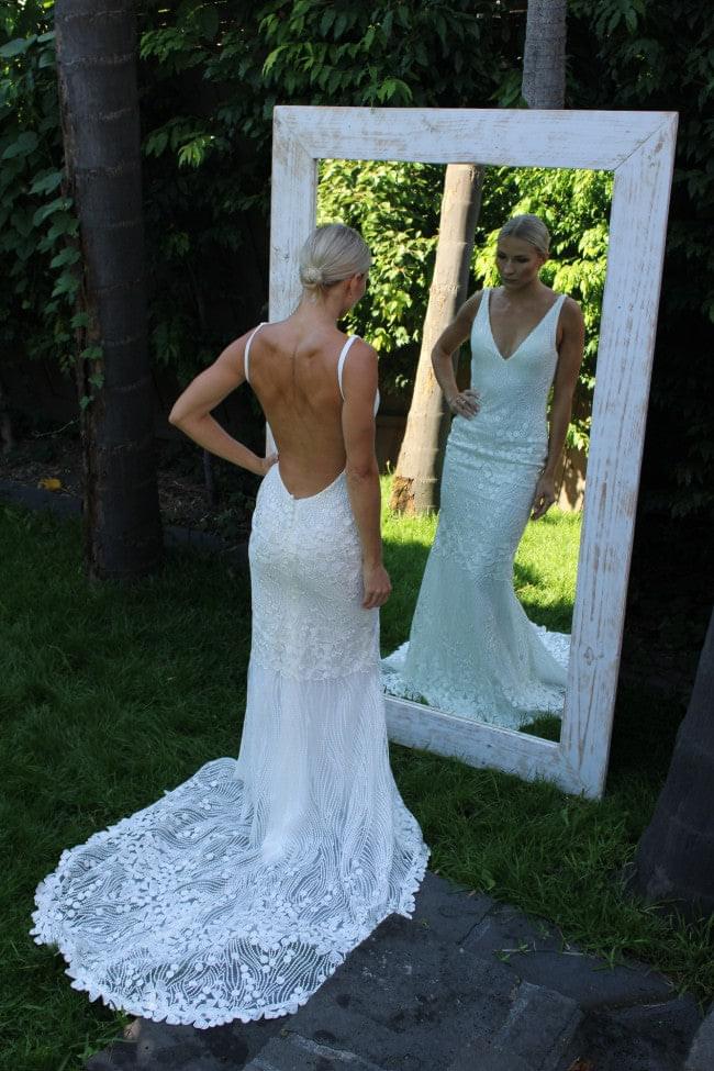 C2022-008 - Backless v-neck wedding gown with train