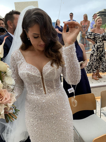 C2022-BLS909 - Vestido de novia blanco de manga larga con pedrería