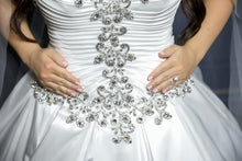 Vestido de novia formal sin tirantes con escote en forma de corazón C2023-SS44 con adorno de cristal swarovski