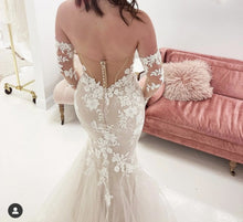 C2022-DS441  Strapless detachable sleeve lace wedding gown