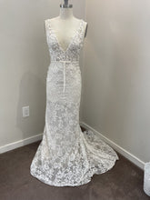 C2022-VL199 Sleeveless v-neck lace wedding gown with detachable train