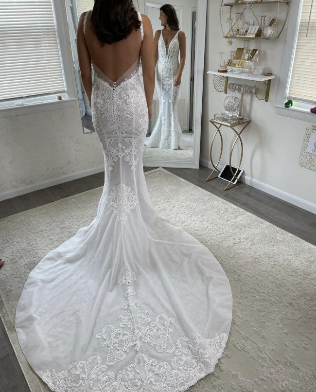 Sleeveless v-neck lace wedding gown