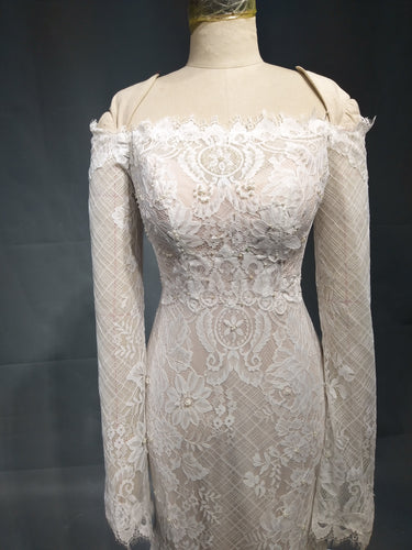 Vestido de novia con hombros descubiertos inspirado en Ester Couture