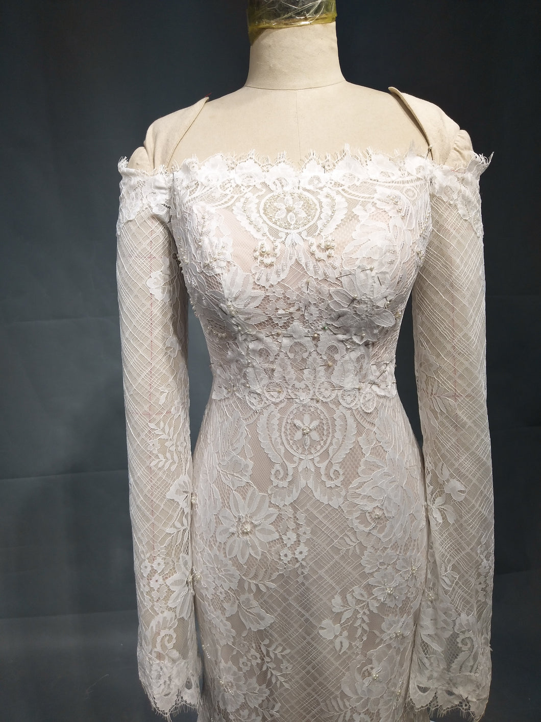 Robe de mariée à épaules dénudées inspirée d'Ester Couture