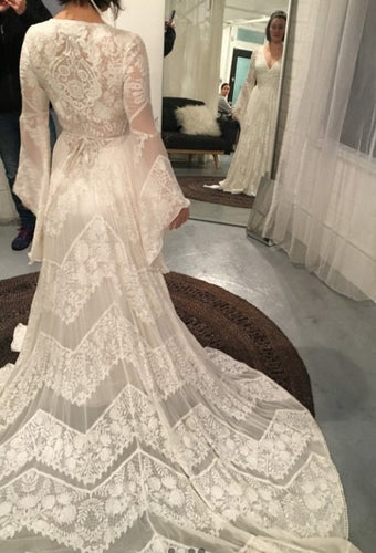 Vestido de novia gótico de encaje y manga larga 