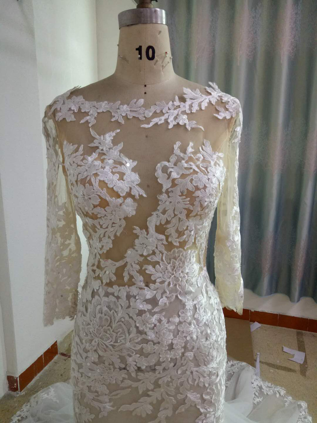 Style #ST17809 - Robe de mariée à manches longues inspirée de Berta par DARIUS