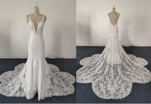 Estilo QM001 - Vestido de novia de encaje sin mangas con escote en V profundo