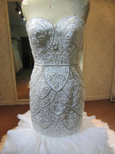 Style C051017YS - robe de mariée à volants, ajustée et évasée et perlée