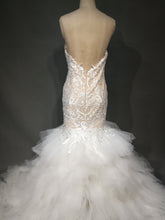 Style C2017hurst - Robe de mariée bustier ajustée et évasée inspirée de Jaton Couture