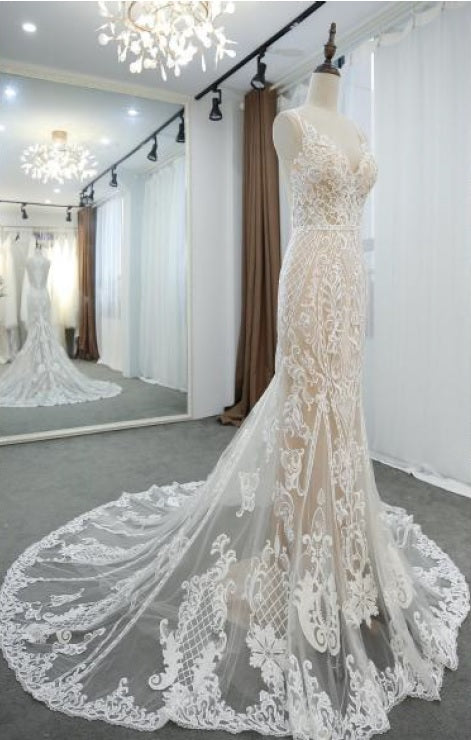 VNDM108 - Sleeveless wedding gown with embroidery and lace