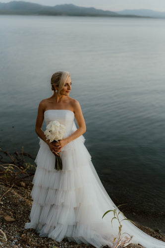 C2022-ST878 Vestido de novia de corte A escalonado sin tirantes 